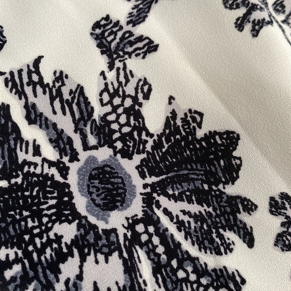 NWOT ASTR The Label mini dress with v-neck and statement sleeves. - Picture 9 of 16